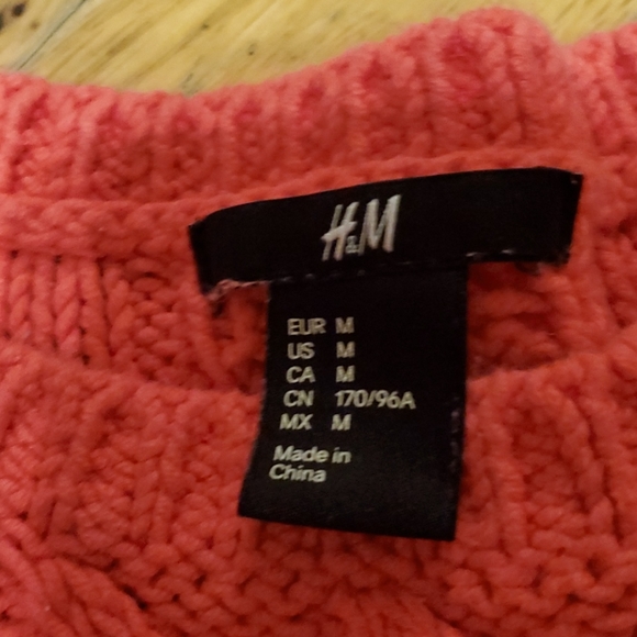 Women's H&M pink cable kint sweater size medium - Picture 4 of 6